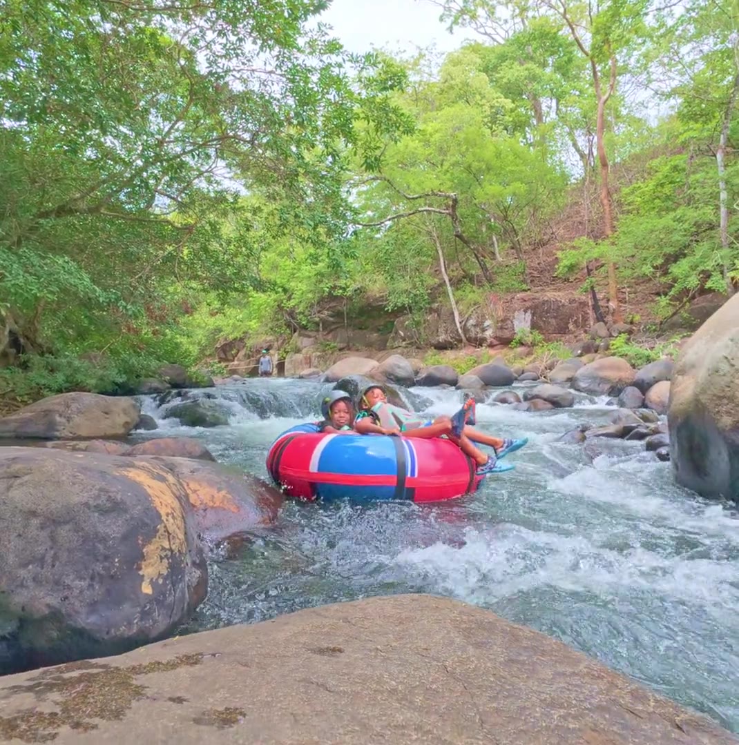 River tubing clip